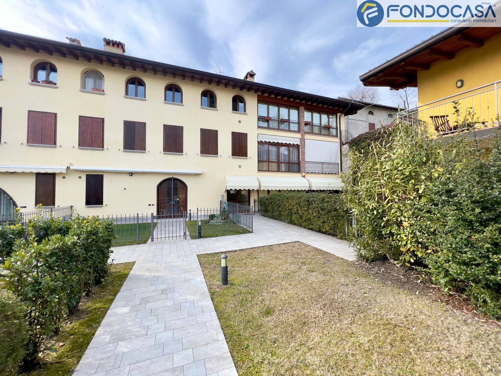Appartamento in vendita a Salò, 3 locali, zona ano, prezzo € 289.000 | PortaleAgenzieImmobiliari.it