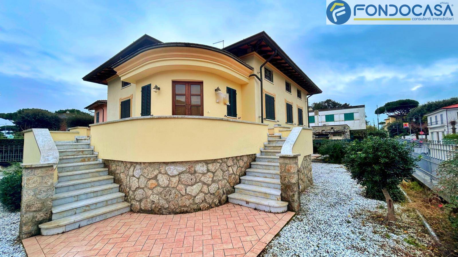 Villa in vendita a Pietrasanta, 9 locali, zona Località: MarinadiPietrasanta, prezzo € 1.350.000 | PortaleAgenzieImmobiliari.it