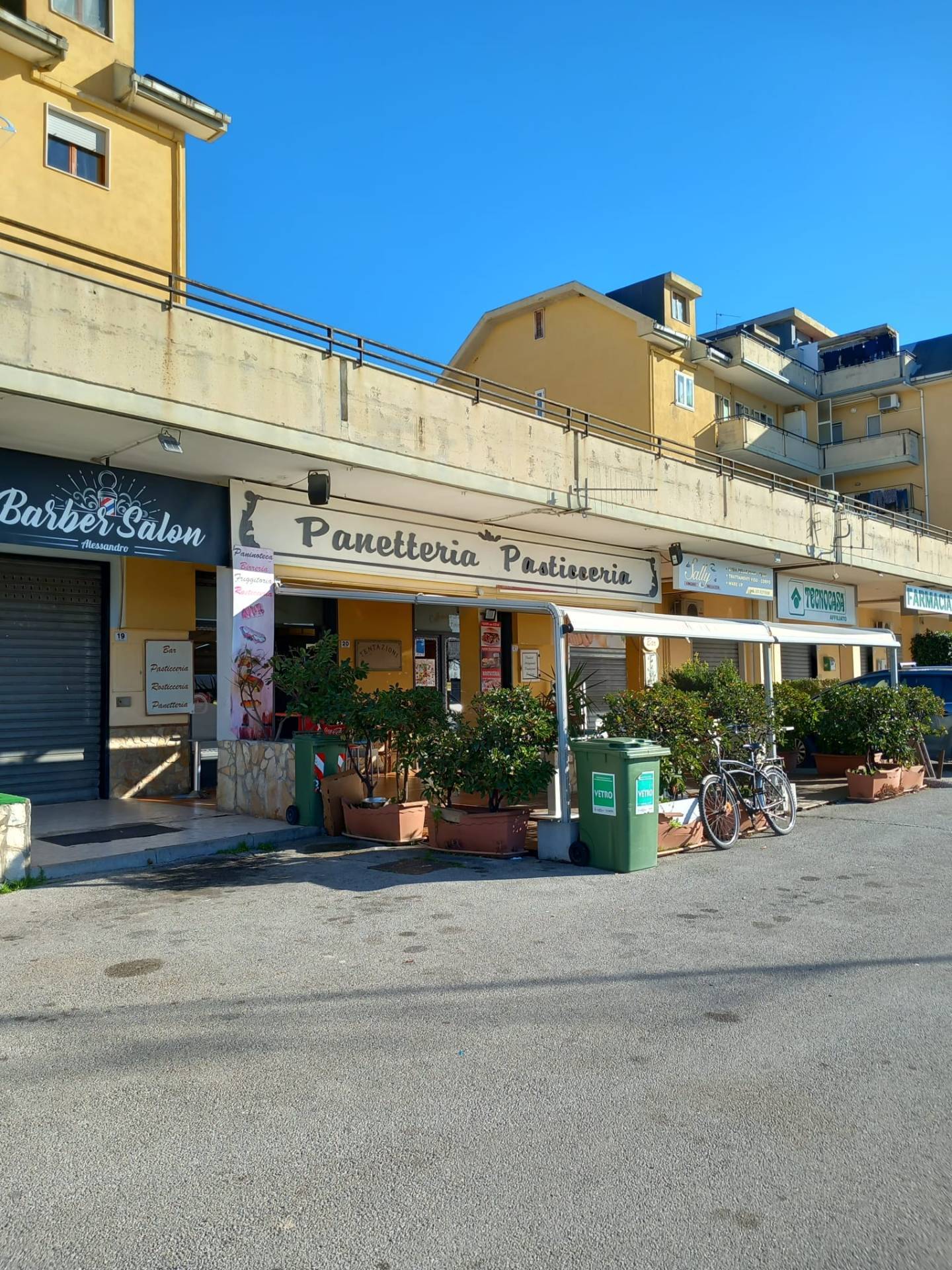 Attività / Licenza in Vendita a Montecorvino Pugliano