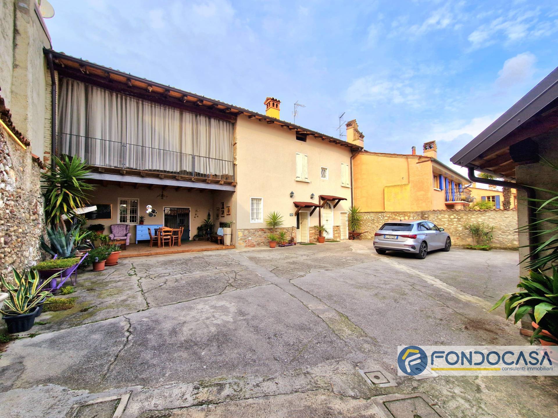 Villa in vendita a Paderno Franciacorta, 10 locali, prezzo € 530.000 | PortaleAgenzieImmobiliari.it