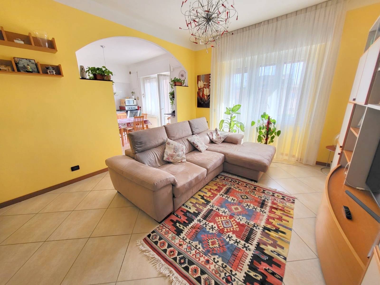 Appartamento in vendita a Genova, 7 locali, zona Località: SestriPonente, prezzo € 219.000 | PortaleAgenzieImmobiliari.it