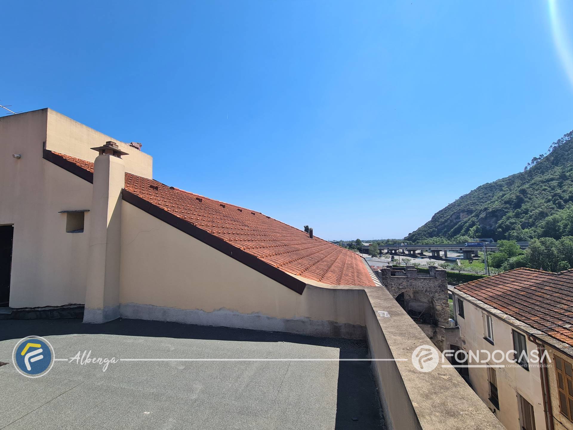 Appartamento in vendita a Villanova d'Albenga, 10 locali, prezzo € 165.000 | PortaleAgenzieImmobiliari.it