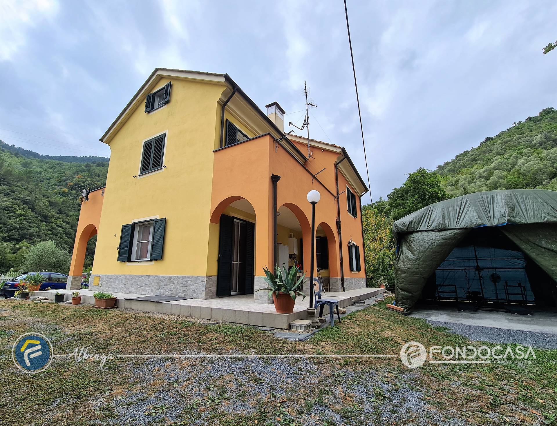 Villa Bifamiliare in vendita a Zuccarello, 7 locali, prezzo € 465.000 | CambioCasa.it