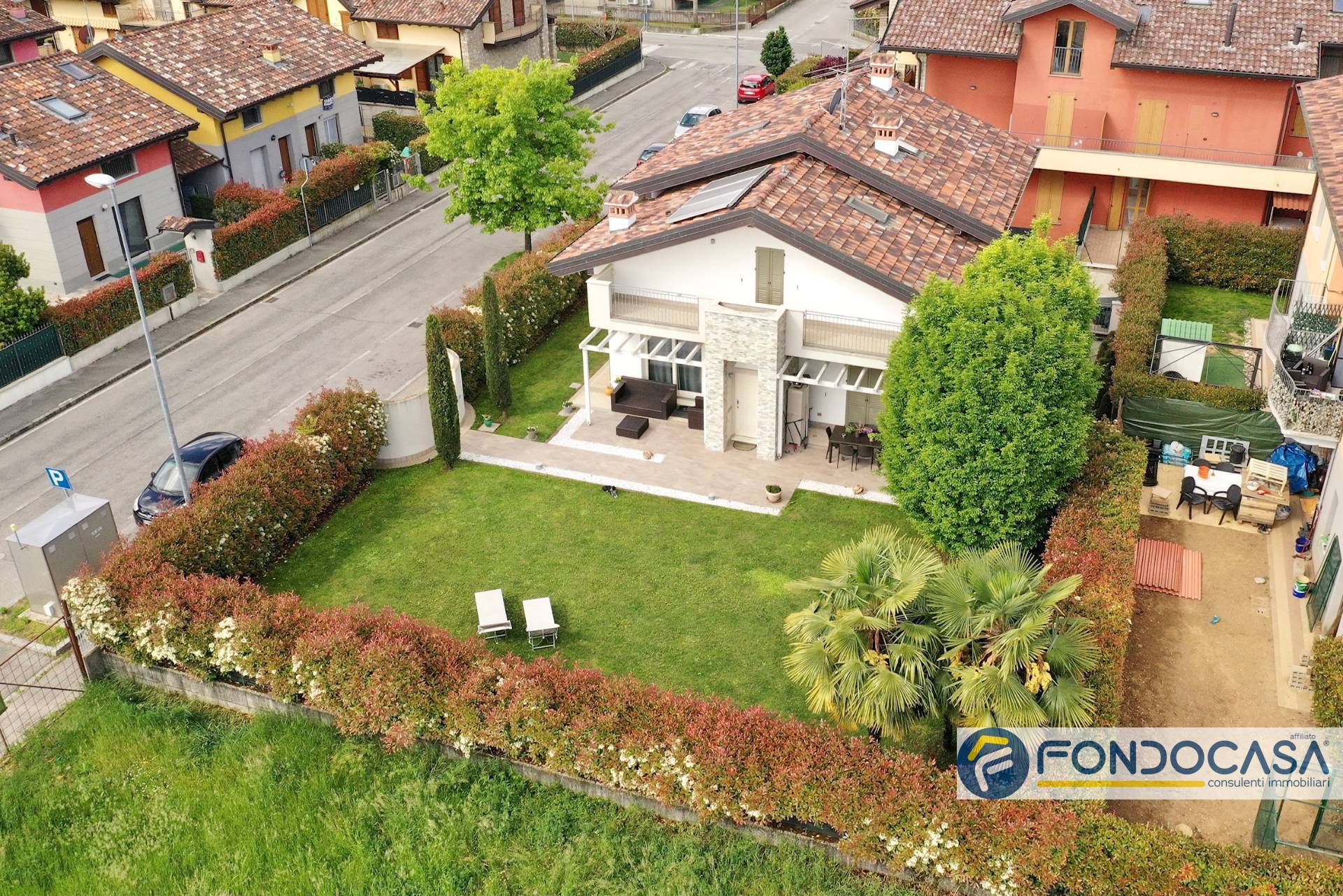 Villa in vendita a Stezzano, 10 locali, prezzo € 465.000 | PortaleAgenzieImmobiliari.it