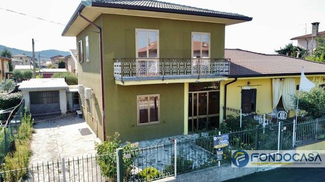 Villa Bifamiliare in vendita a Rovato, 5 locali, prezzo € 198.000 | PortaleAgenzieImmobiliari.it