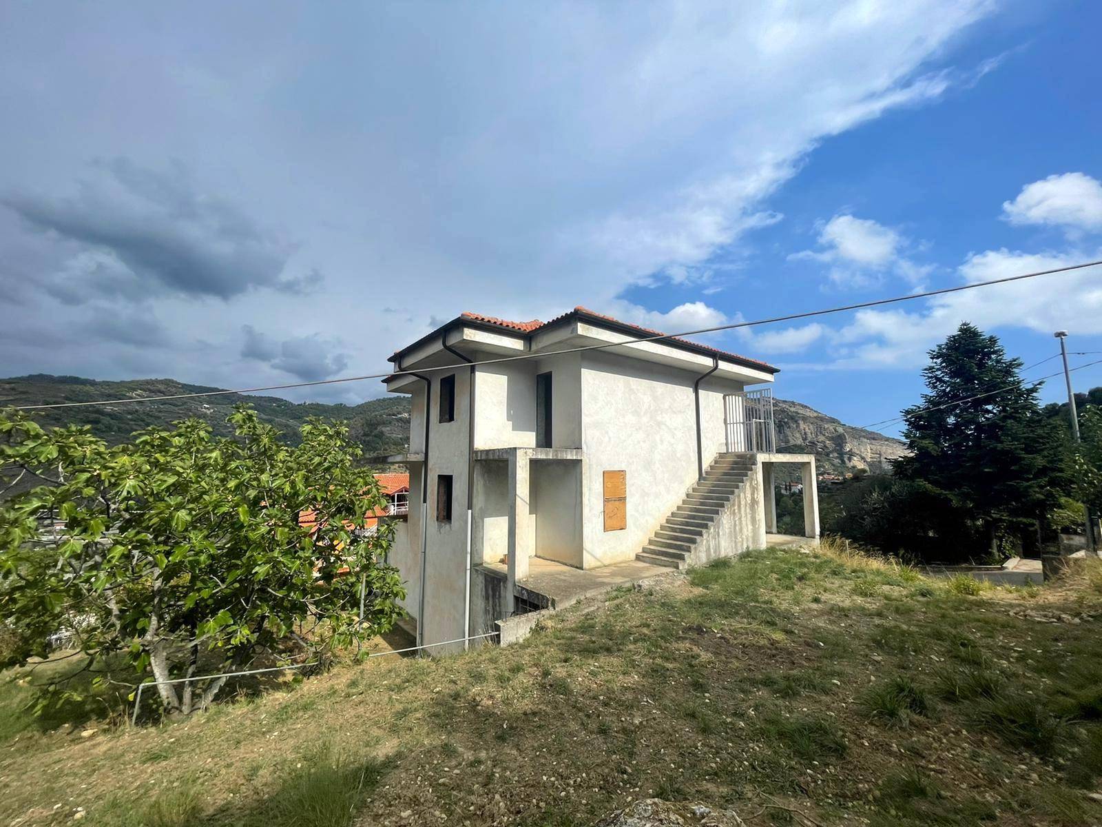 Villa Bifamiliare in vendita a Ventimiglia, 8 locali, zona ra, prezzo € 330.000 | PortaleAgenzieImmobiliari.it