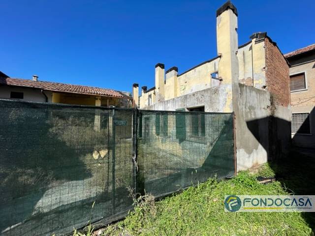 Rustico / Casale in vendita a Rovato, 8 locali, prezzo € 65.000 | PortaleAgenzieImmobiliari.it
