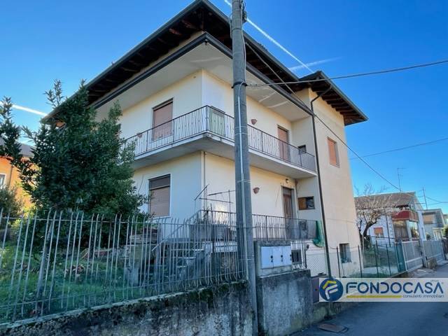 Villa in vendita a Adro, 10 locali, prezzo € 260.000 | PortaleAgenzieImmobiliari.it