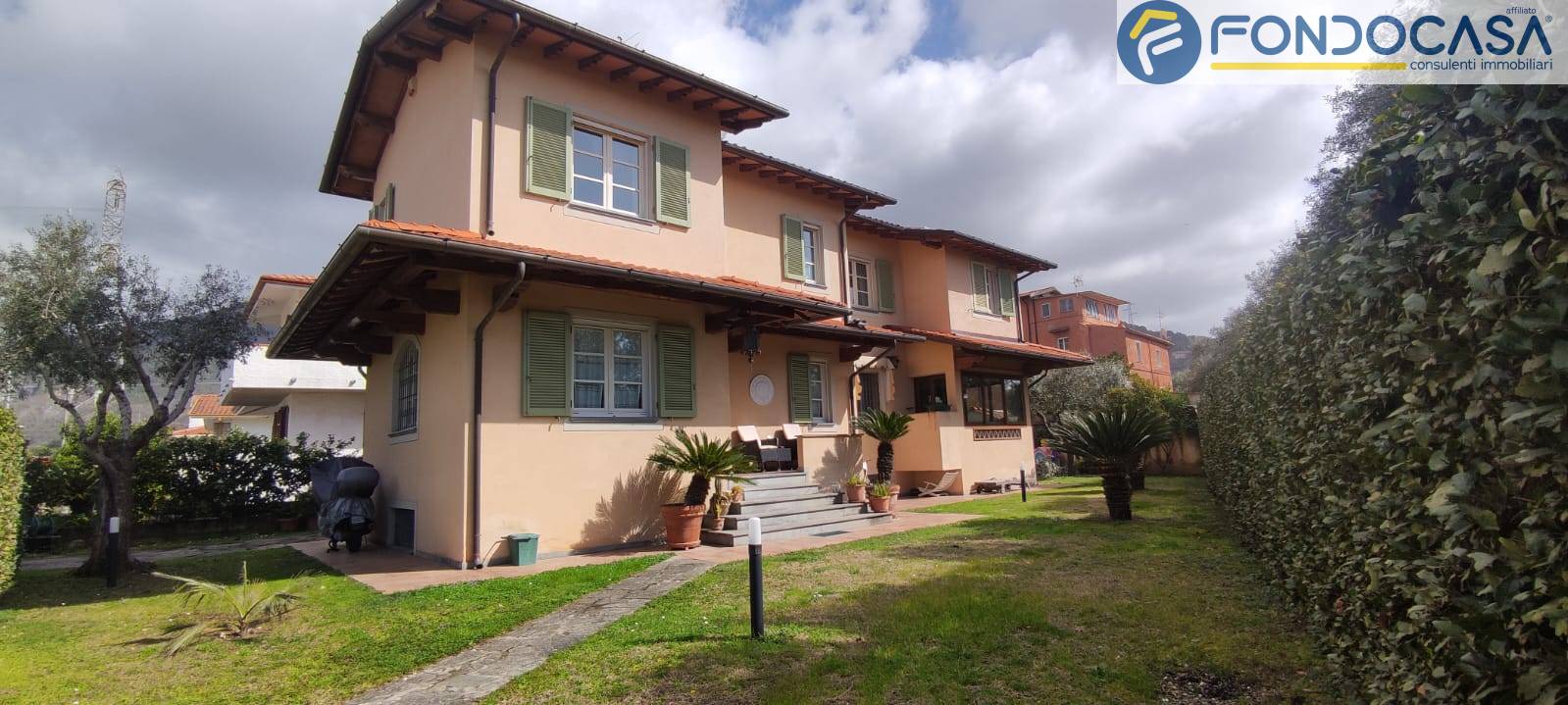 Villa in vendita a Seravezza, 9 locali, zona i, prezzo € 690.000 | PortaleAgenzieImmobiliari.it