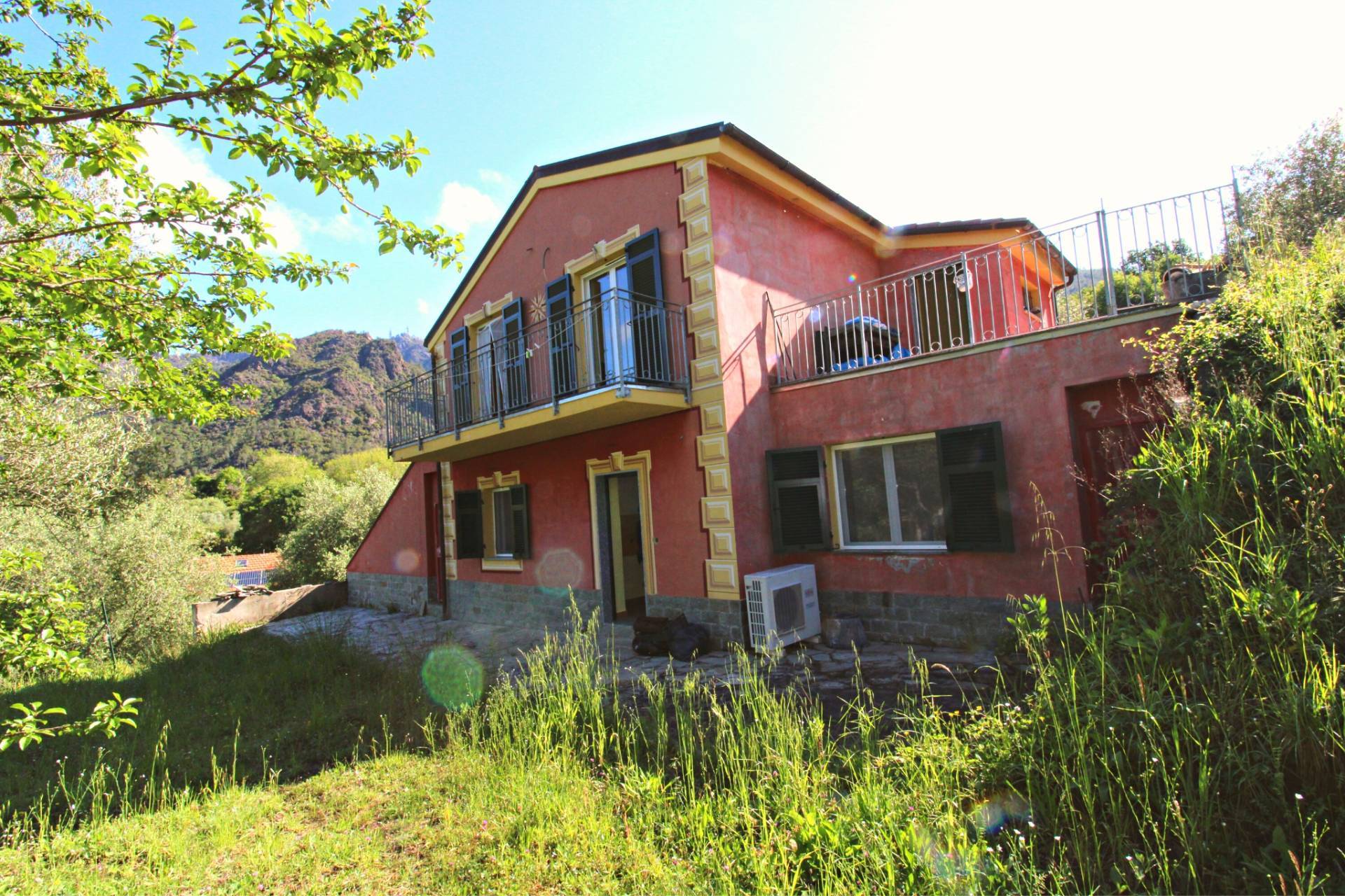 Villa in vendita a Deiva Marina, 8 locali, prezzo € 310.000 | PortaleAgenzieImmobiliari.it