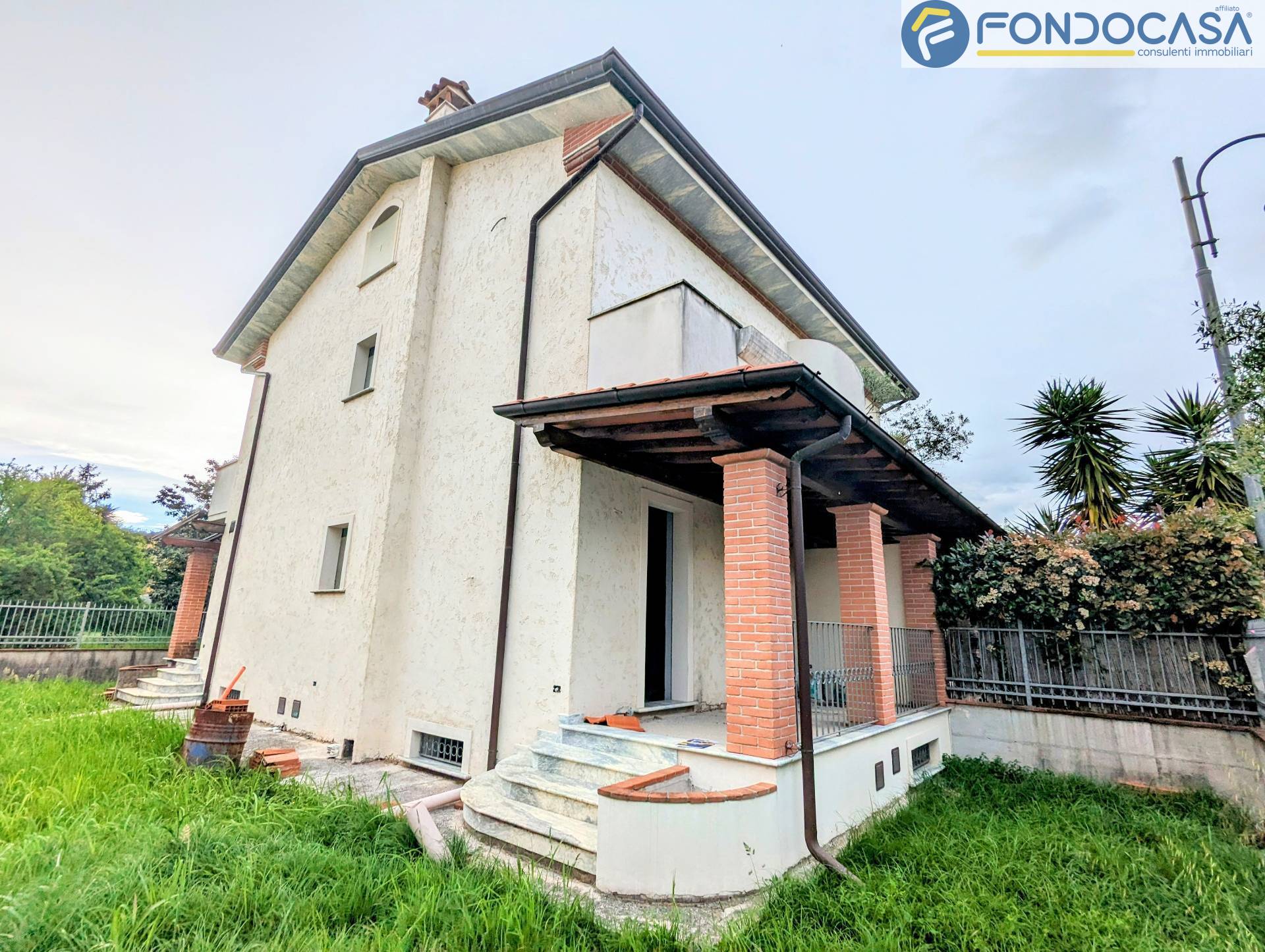 Villa Bifamiliare in vendita a Seravezza, 7 locali, zona i, prezzo € 429.000 | PortaleAgenzieImmobiliari.it