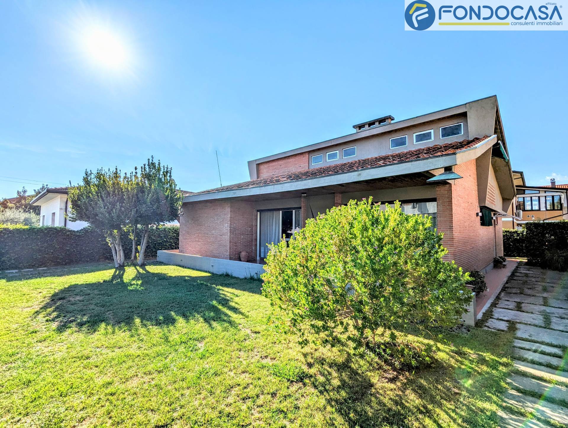 Villa in vendita a Pietrasanta, 6 locali, zona ersagna, prezzo € 620.000 | PortaleAgenzieImmobiliari.it