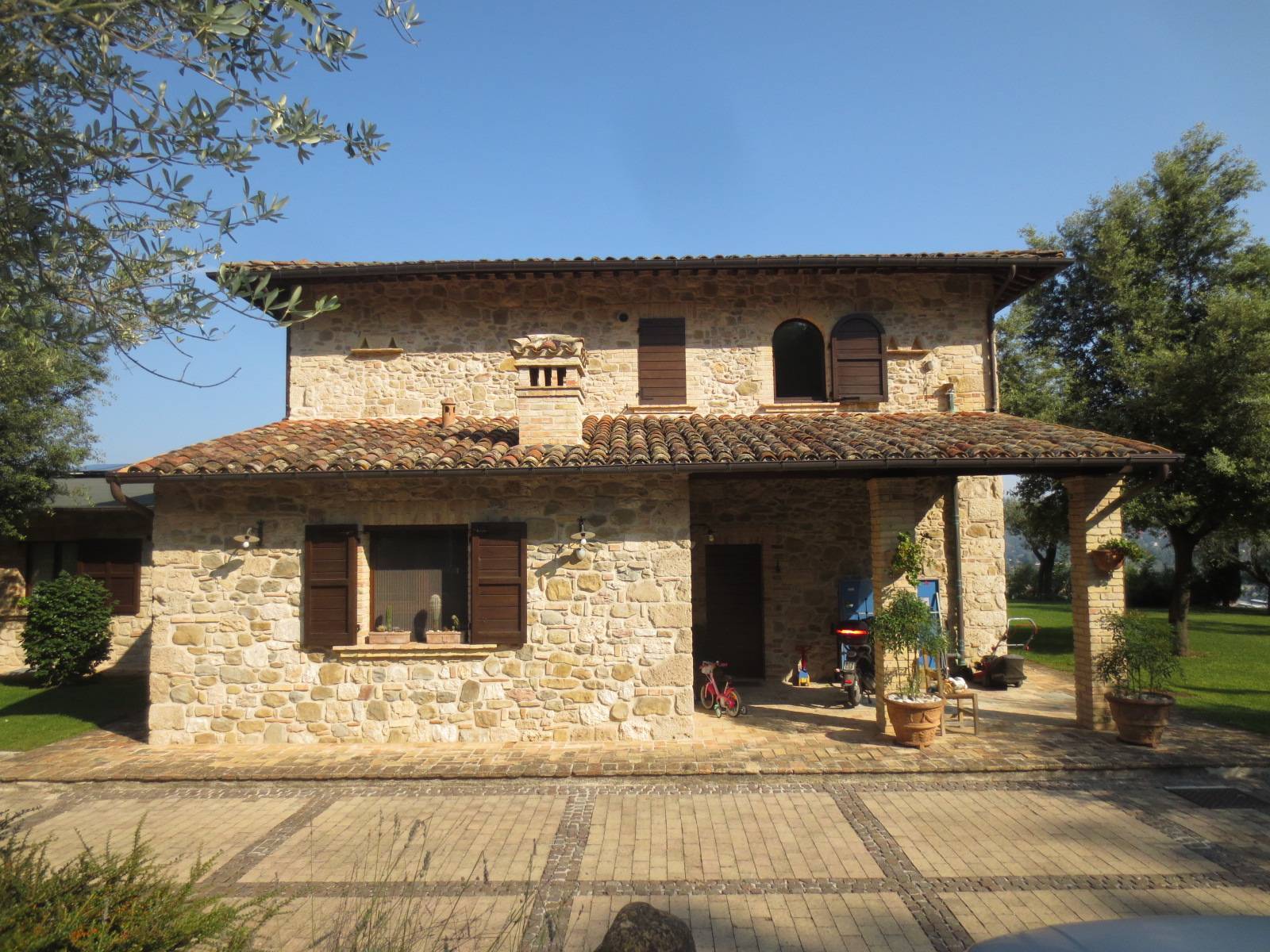 Villa in vendita a Ascoli Piceno, 12 locali, zona Località: PortaMaggiore, Trattative riservate | PortaleAgenzieImmobiliari.it