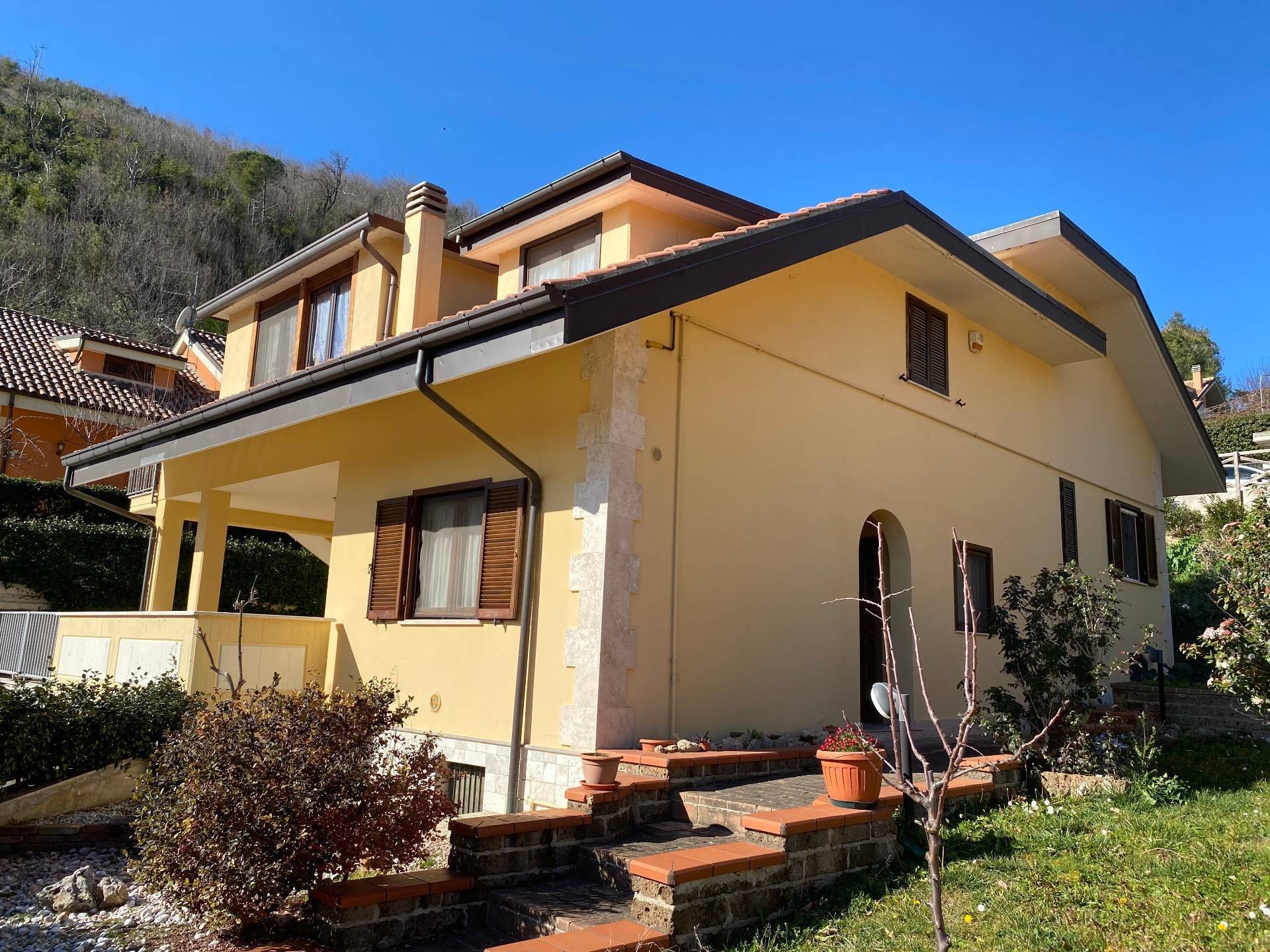 Villa in vendita a Ascoli Piceno, 11 locali, zona Località: BorgoSolest?, prezzo € 410.000 | PortaleAgenzieImmobiliari.it