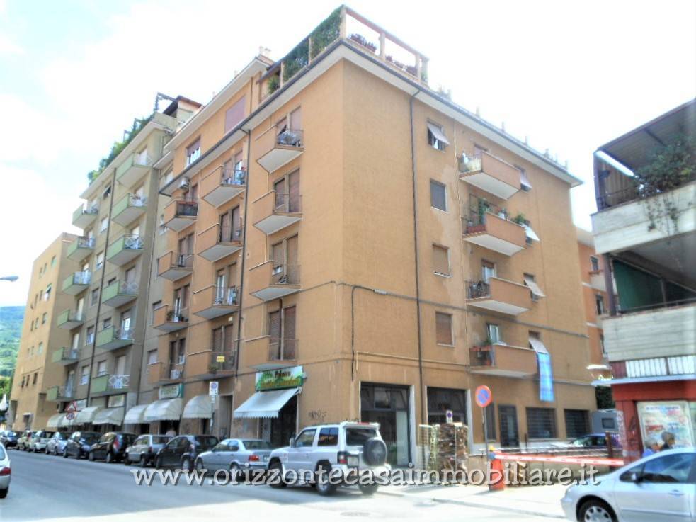 Appartamento in vendita a Ascoli Piceno, 6 locali, zona Località: PortaMaggiore, prezzo € 149.000 | PortaleAgenzieImmobiliari.it