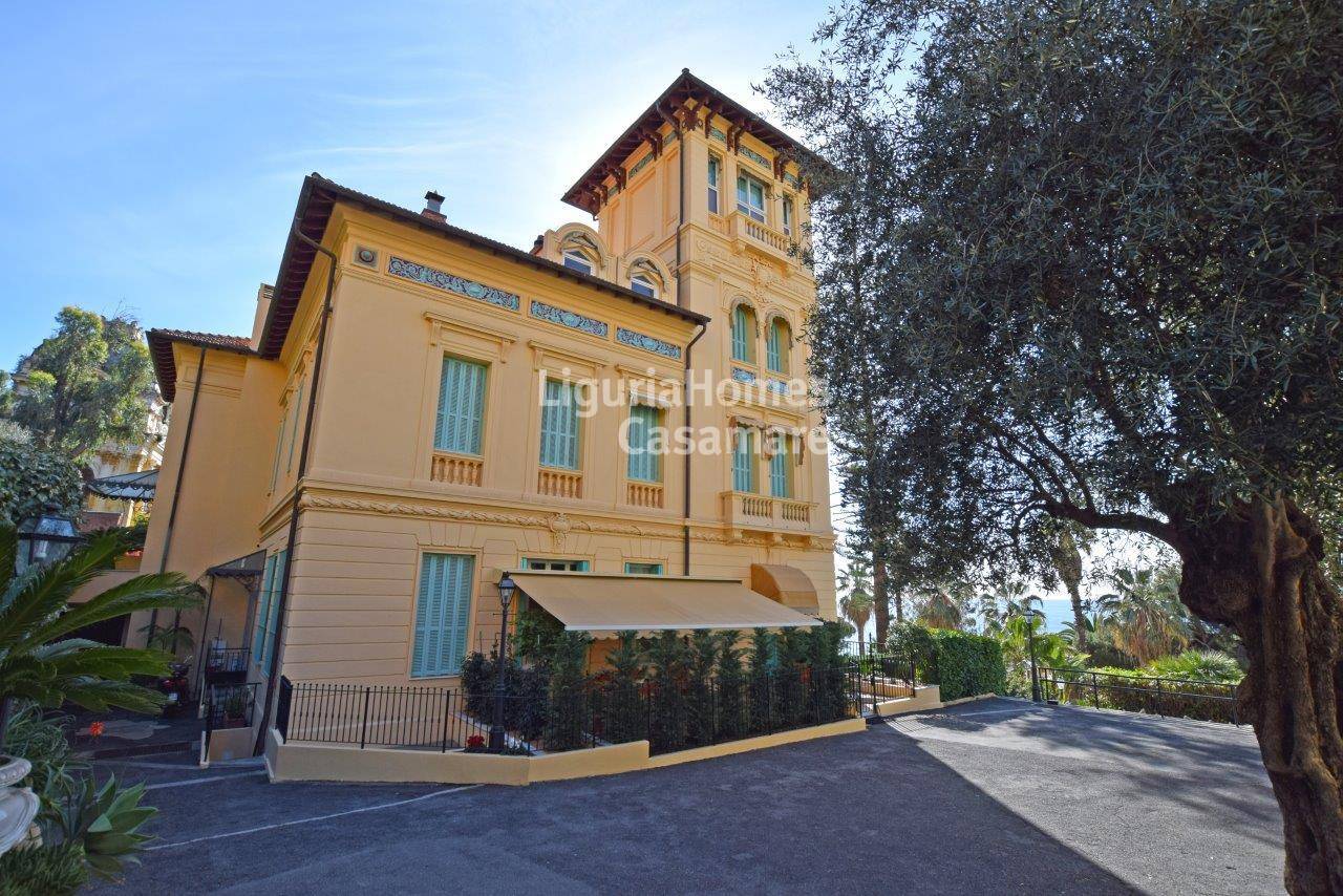 Appartamento in vendita a Ospedaletti, 6 locali, prezzo € 600.000 | CambioCasa.it