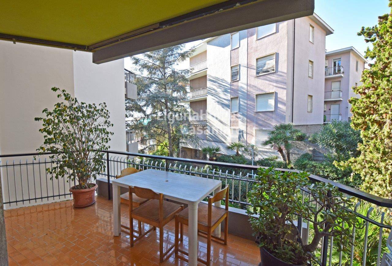 Appartamento in vendita a Ospedaletti, 2 locali, prezzo € 145.000 | CambioCasa.it