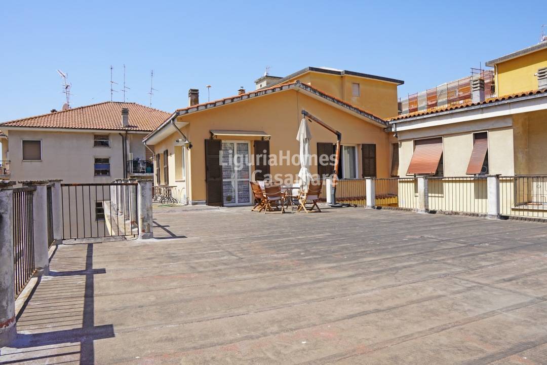 Appartamento in vendita a Imperia, 10 locali, prezzo € 295.000 | PortaleAgenzieImmobiliari.it