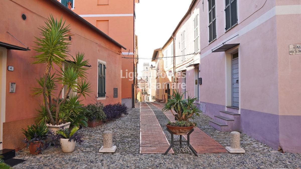 Appartamento in vendita a Diano Castello, 4 locali, prezzo € 280.000 | PortaleAgenzieImmobiliari.it