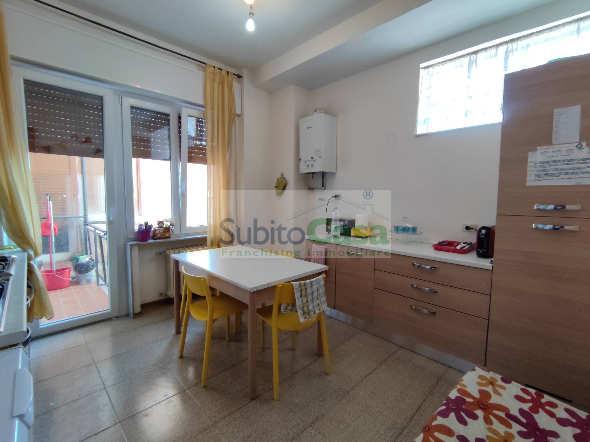 Appartamento in affitto a Chieti, 5 locali, zona Località: ChietiScaloZonaCentro, prezzo € 250 | PortaleAgenzieImmobiliari.it