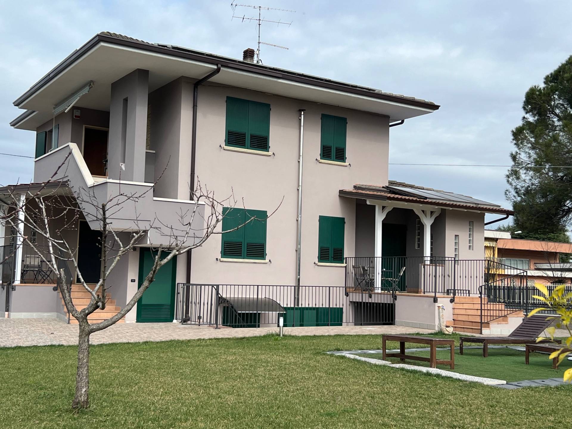 Agriturismo in vendita a Castelnuovo del Garda, 9999 locali, Trattative riservate | PortaleAgenzieImmobiliari.it