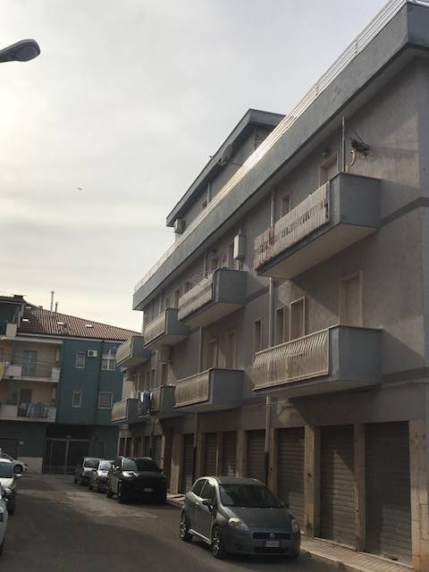 Appartamento in vendita a San Nicandro Garganico, 7 locali, zona Località: KENDAL, prezzo € 67.000 | PortaleAgenzieImmobiliari.it