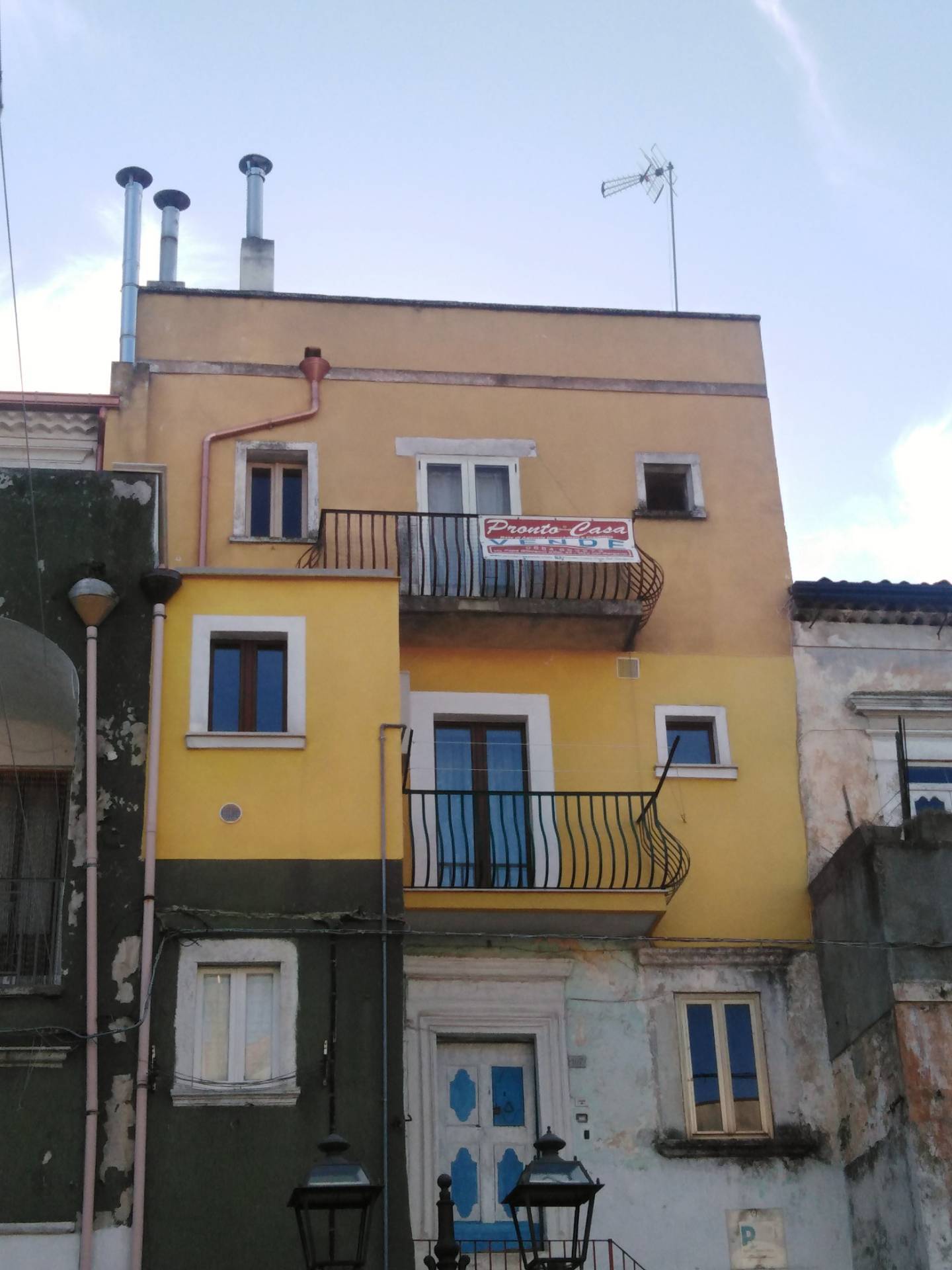 Appartamento in vendita a Vico del Gargano, 7 locali, zona Località: DiVagno-CorsoReUmberto-Fuoriporta, prezzo € 38.000 | PortaleAgenzieImmobiliari.it