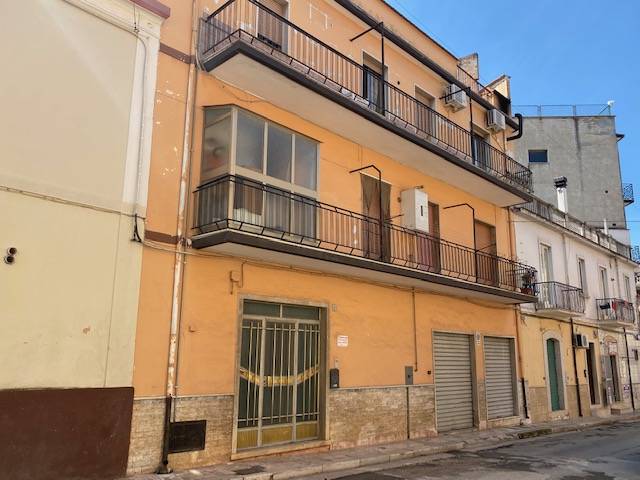 Appartamento in vendita a San Nicandro Garganico, 6 locali, zona Località: DEPOSITO, prezzo € 36.000 | PortaleAgenzieImmobiliari.it