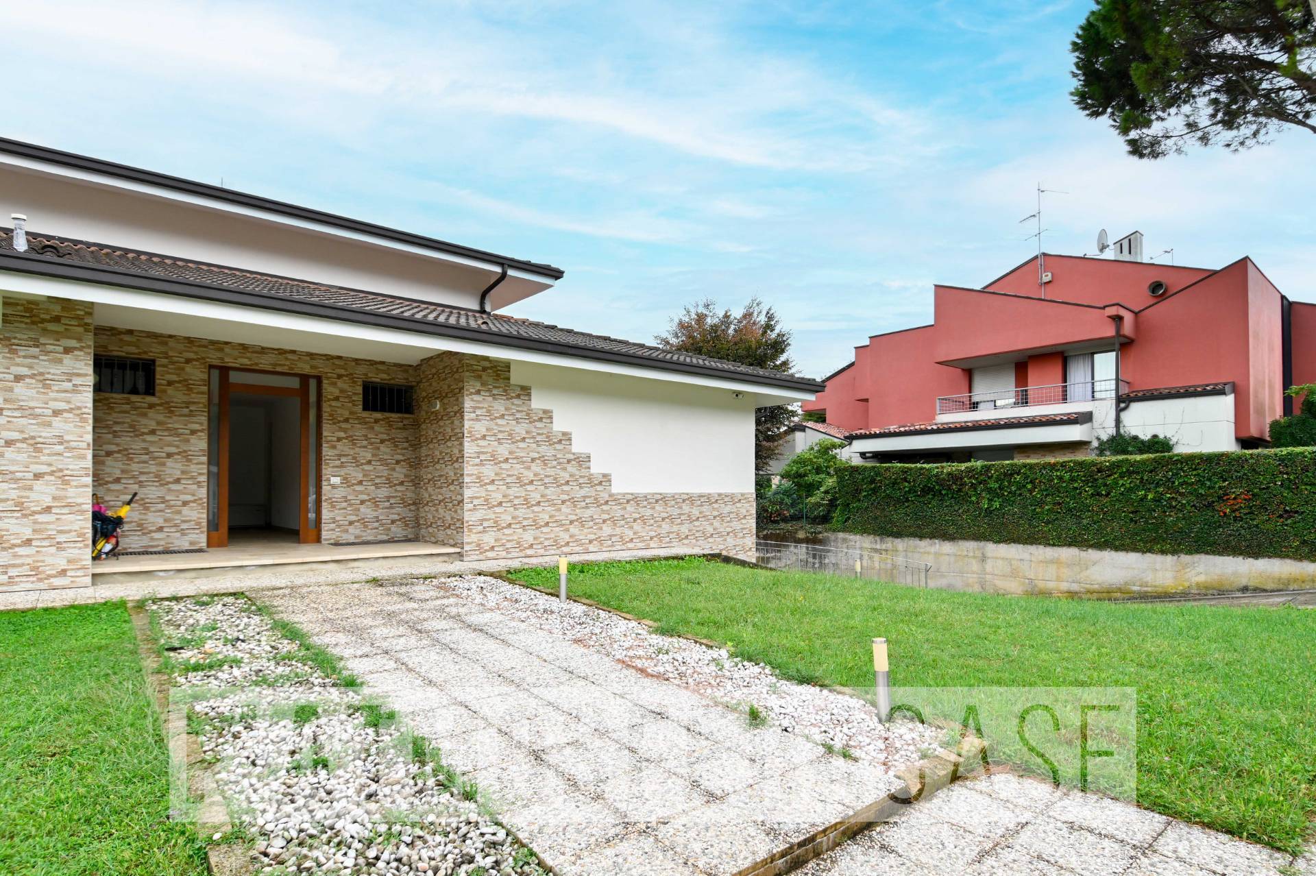Villa in vendita a Scanzorosciate, 6 locali, prezzo € 519.000 | PortaleAgenzieImmobiliari.it