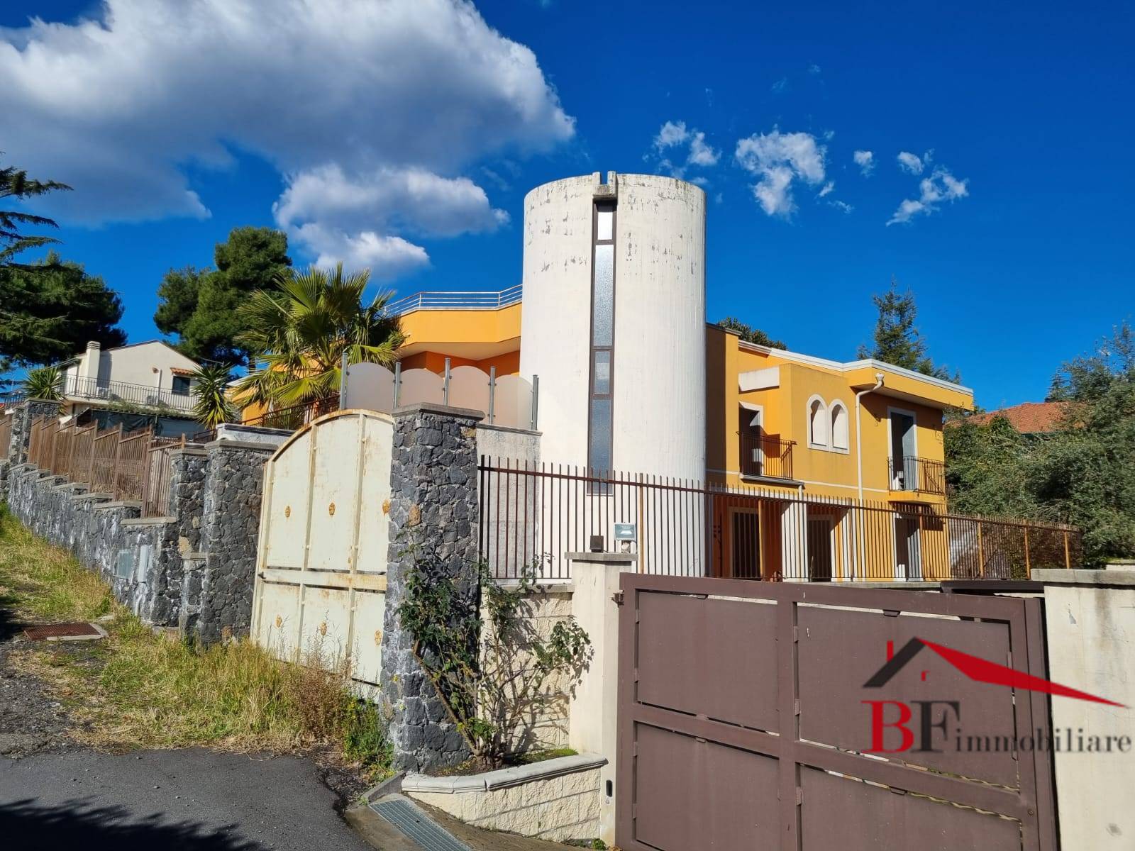 Villa in vendita a Pedara, 7 locali, prezzo € 250.000 | CambioCasa.it