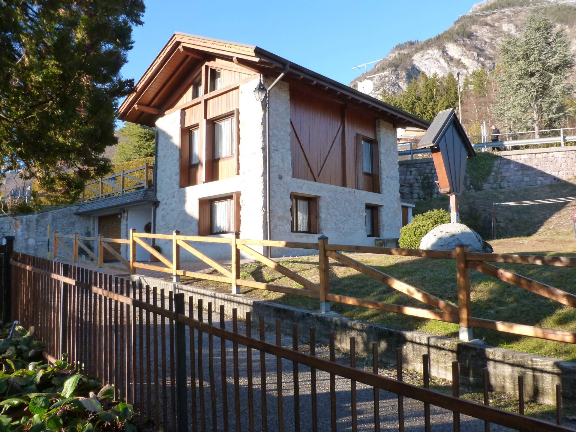Villa in vendita a Stenico, 6 locali, prezzo € 300.000 | CambioCasa.it