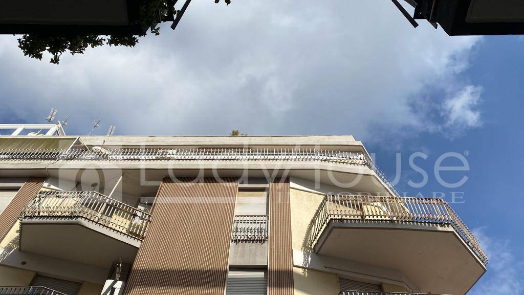 Appartamento in vendita a Lecce, 6 locali, prezzo € 179.000 | PortaleAgenzieImmobiliari.it