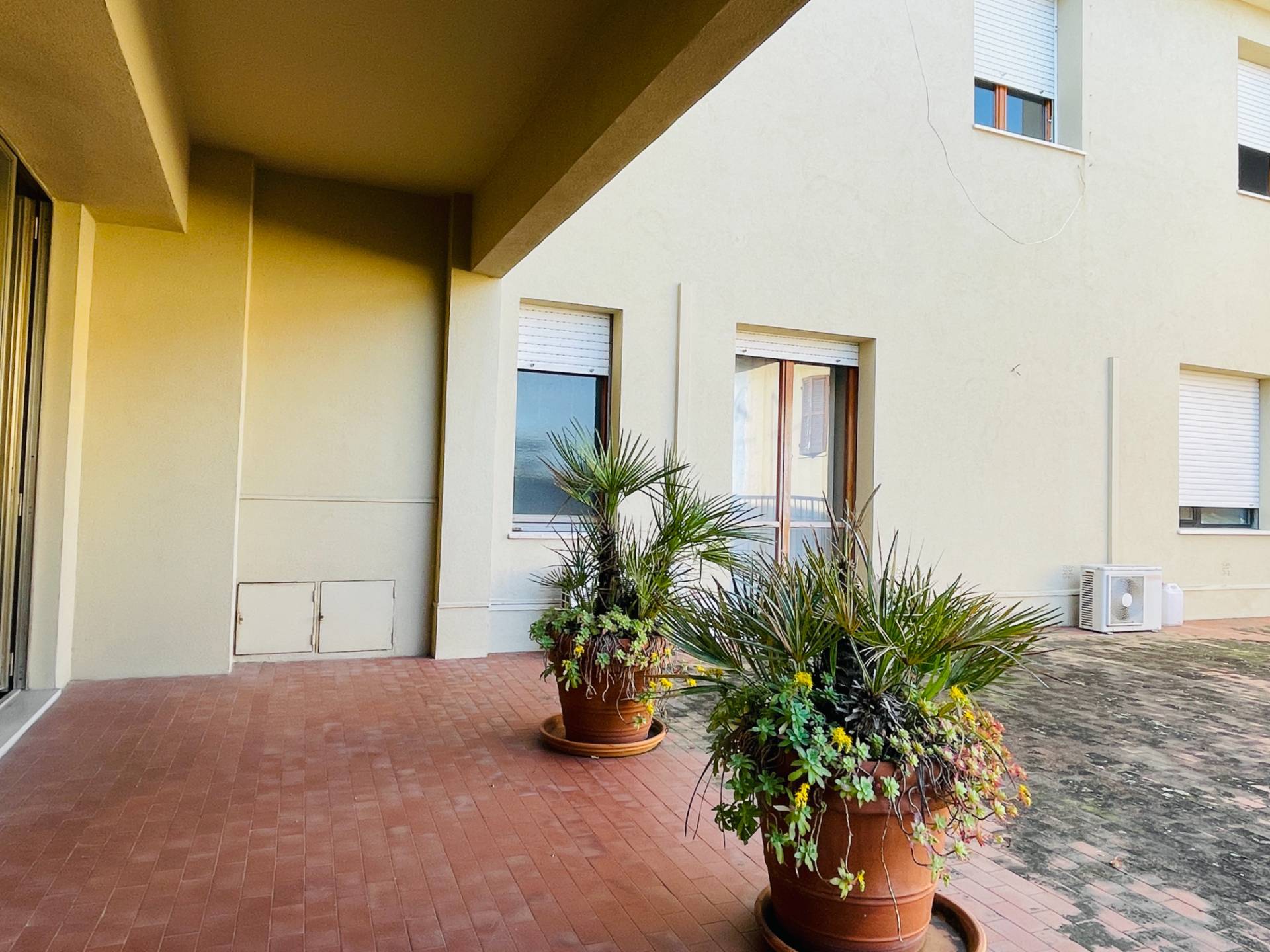 Appartamento in vendita a Pesaro, 8 locali, zona ro, prezzo € 525.000 | PortaleAgenzieImmobiliari.it