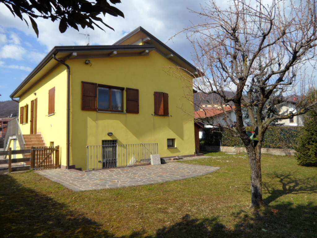 Villa in vendita a Ranica, 4 locali, prezzo € 550.000 | PortaleAgenzieImmobiliari.it