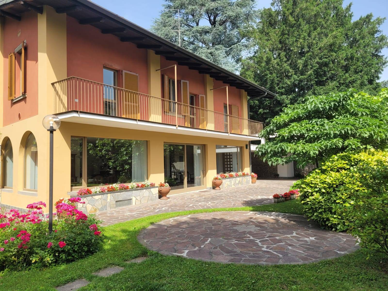 Villa in vendita a Nembro, 4 locali, prezzo € 710.000 | PortaleAgenzieImmobiliari.it