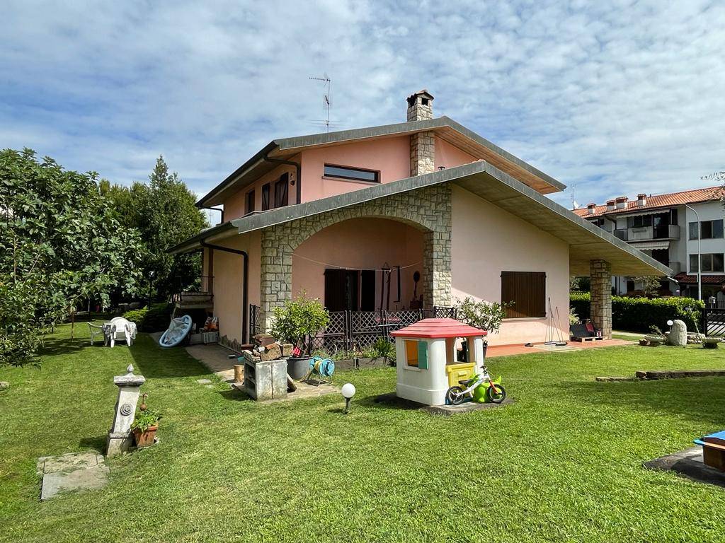 Villa in vendita a Pedrengo, 4 locali, prezzo € 759.000 | PortaleAgenzieImmobiliari.it