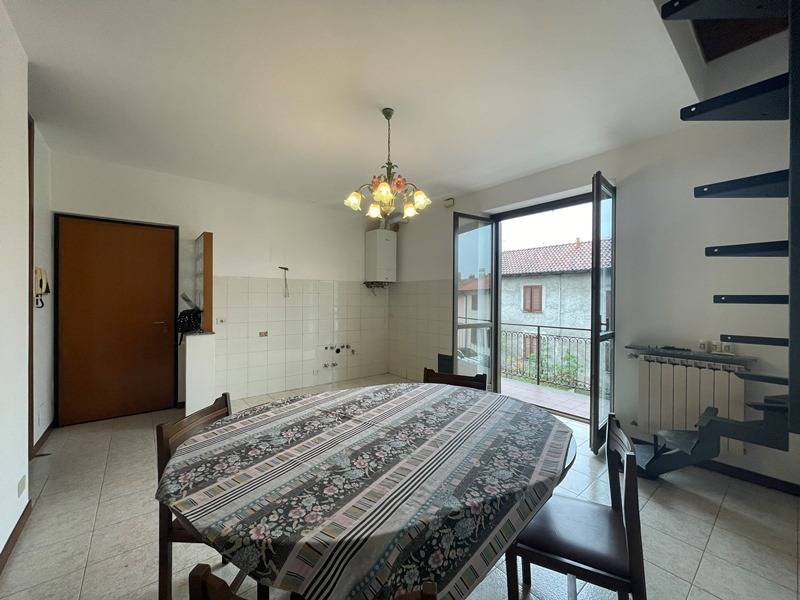 Appartamento in vendita a Cardano al Campo, 2 locali, prezzo € 105.000 | PortaleAgenzieImmobiliari.it