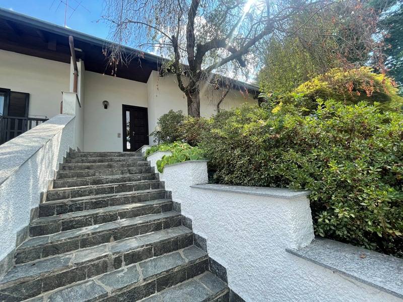 Villa in vendita a Cardano al Campo, 4 locali, zona one, prezzo € 420.000 | PortaleAgenzieImmobiliari.it