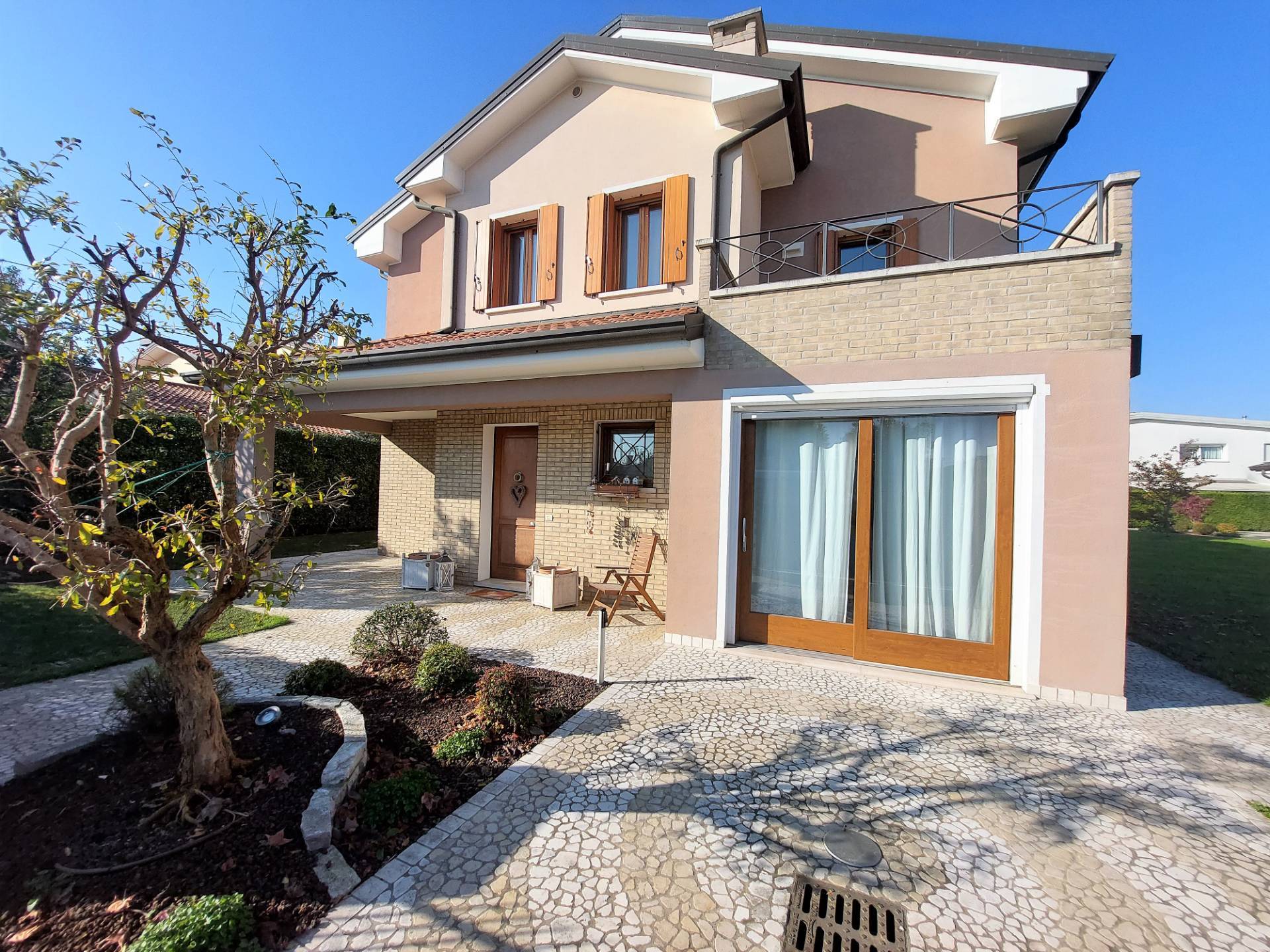 Villa in vendita a Legnaro, 6 locali, prezzo € 349.000 | PortaleAgenzieImmobiliari.it