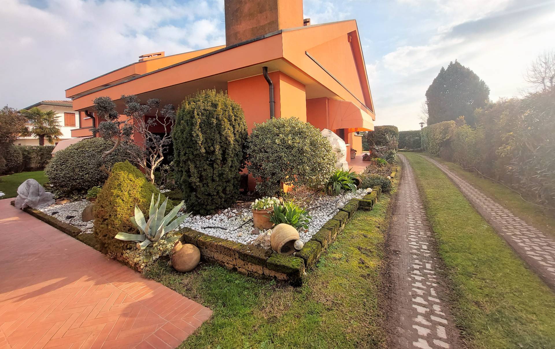 Villa in vendita a Ponte San Nicolò, 8 locali, zona aglia, prezzo € 549.000 | PortaleAgenzieImmobiliari.it
