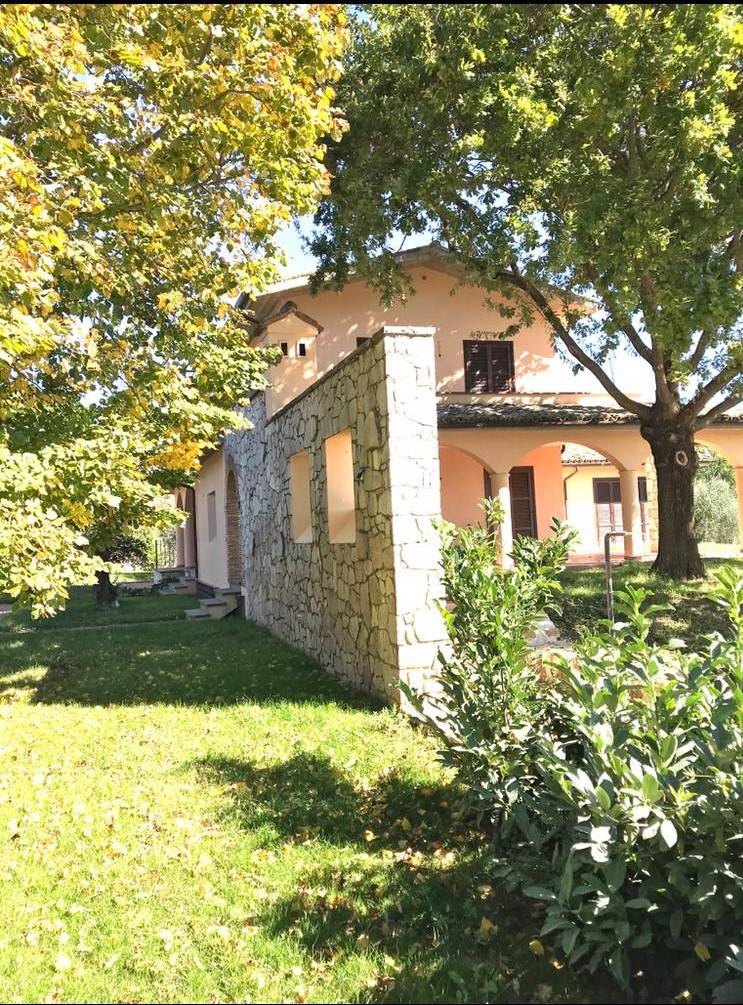 Villa in vendita a Fara in Sabina, 6 locali, zona Zona: Talocci, prezzo € 549.000 | CambioCasa.it