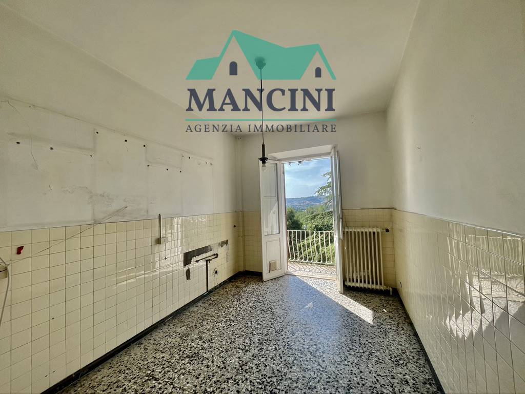 Appartamento in vendita a Jesi, 5 locali, zona Località: centrozonaalta, prezzo € 120.000 | PortaleAgenzieImmobiliari.it
