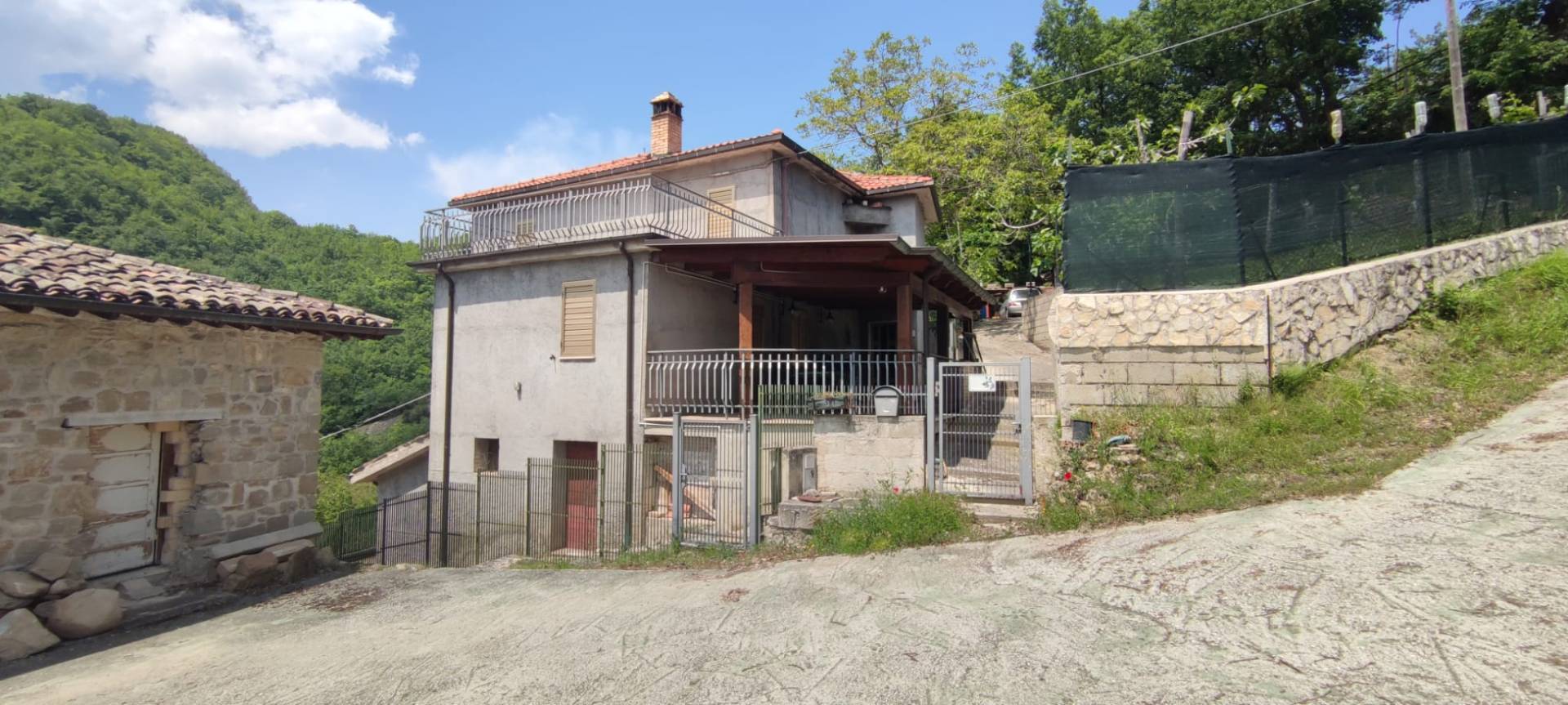 Villa in vendita a Ascoli Piceno, 10 locali, zona ra, prezzo € 93.000 | PortaleAgenzieImmobiliari.it