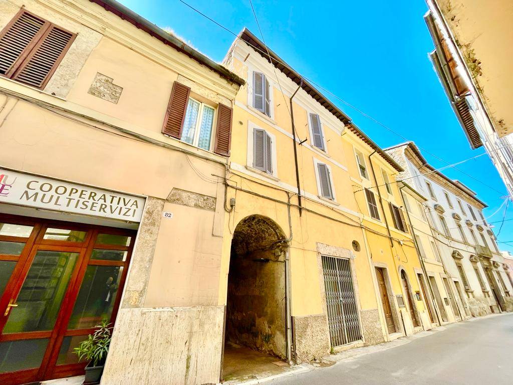 Soluzione Indipendente in vendita a Rieti, 6 locali, zona Località: RietiCentrostorico, prezzo € 118.000 | PortaleAgenzieImmobiliari.it