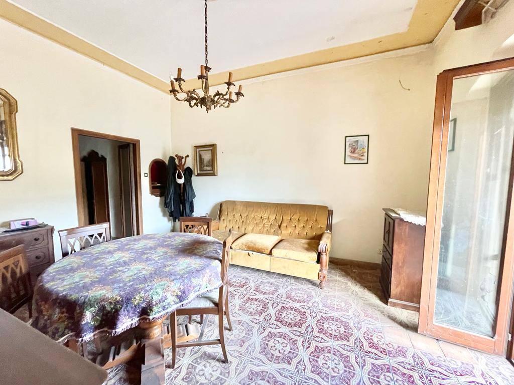 Appartamento in vendita a Rieti, 4 locali, zona Località: RietiCentrostorico, prezzo € 55.000 | PortaleAgenzieImmobiliari.it