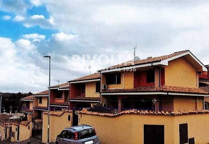 Villa a Schiera in vendita a Pomezia, 4 locali, prezzo € 113.062 | PortaleAgenzieImmobiliari.it