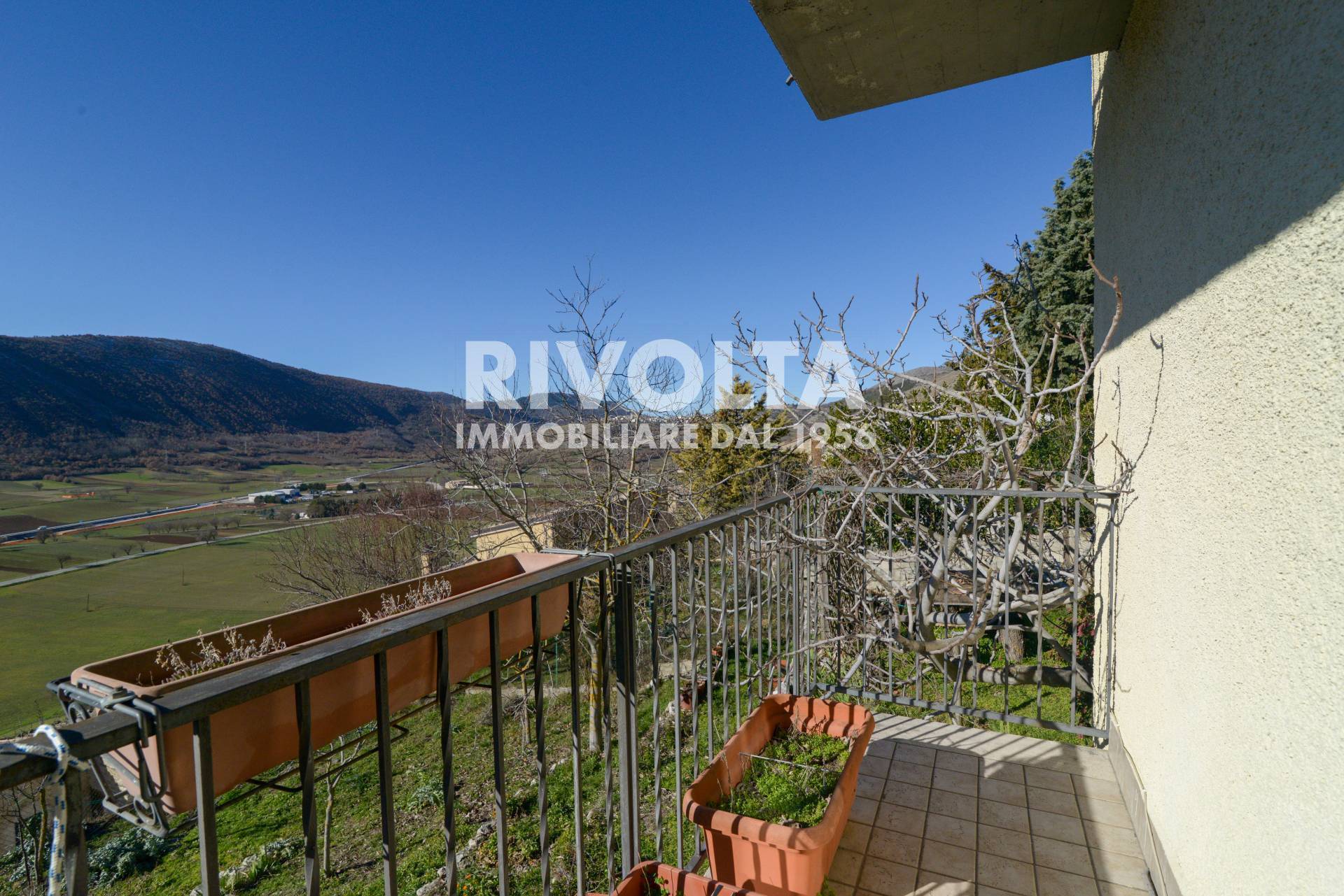 Villa in vendita a Navelli, 6 locali, prezzo € 235.000 | PortaleAgenzieImmobiliari.it