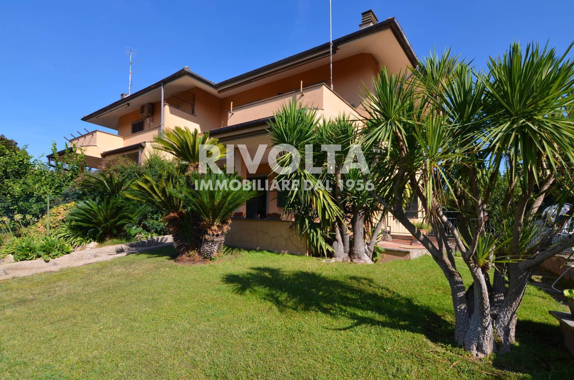 Villa in vendita a Ariccia, 5 locali, prezzo € 350.000 | CambioCasa.it
