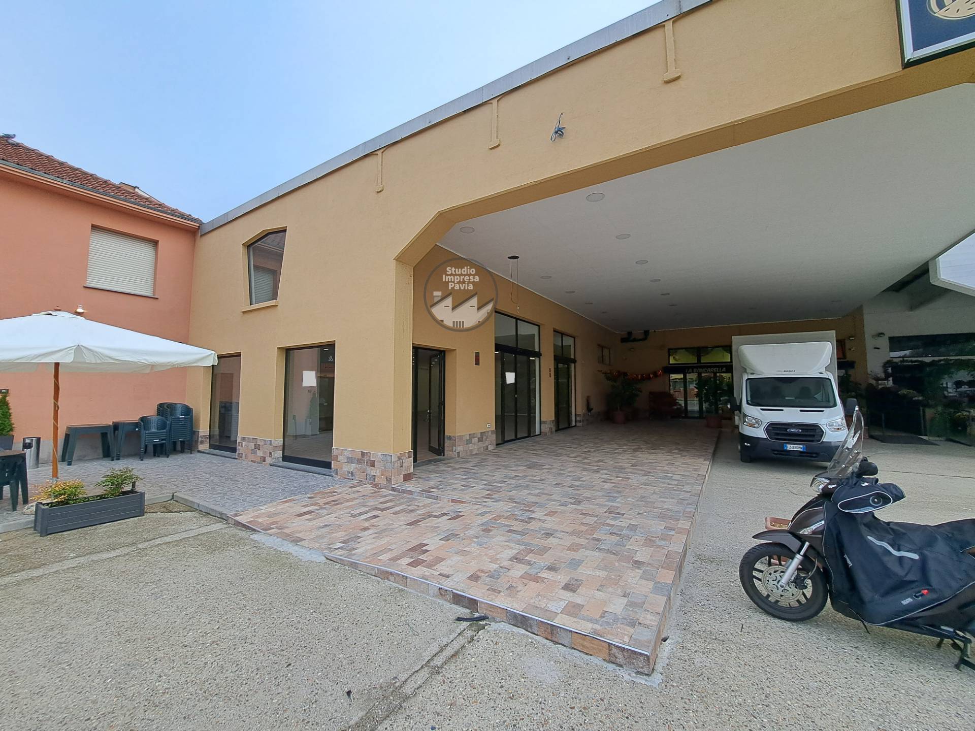 Negozio / Locale in affitto a Binasco, 9999 locali, prezzo € 5.000 | PortaleAgenzieImmobiliari.it