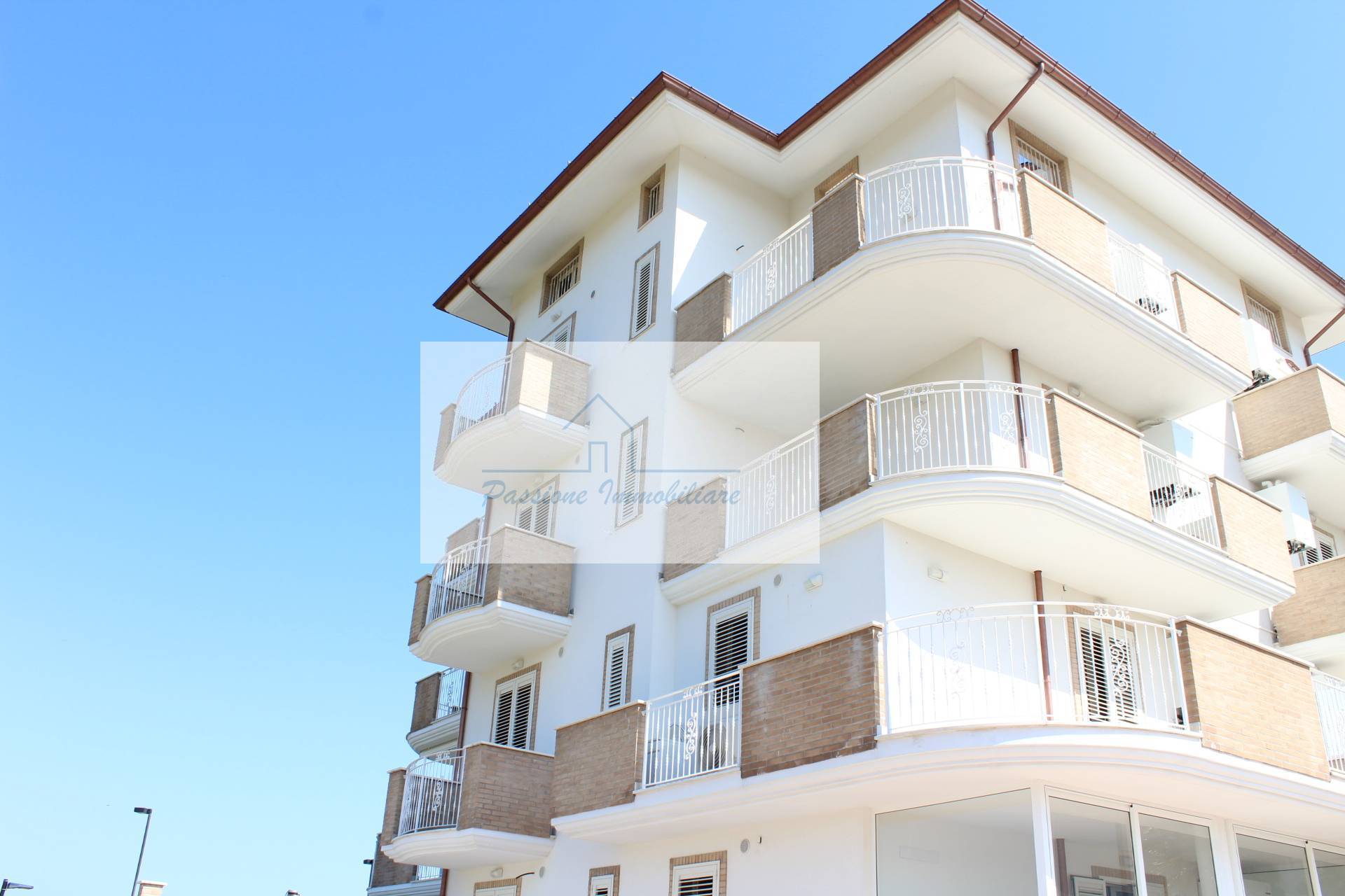 Appartamento in vendita a Giulianova, 7 locali, prezzo € 315.000 | PortaleAgenzieImmobiliari.it